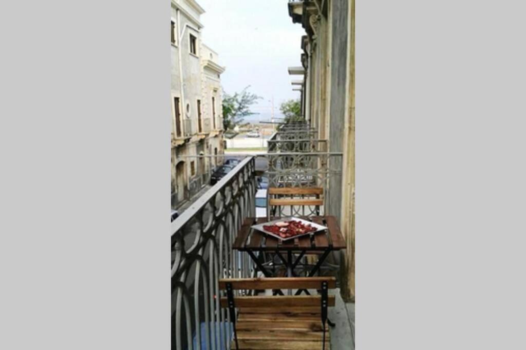 Three Rooms Near Central Station Catane Extérieur photo